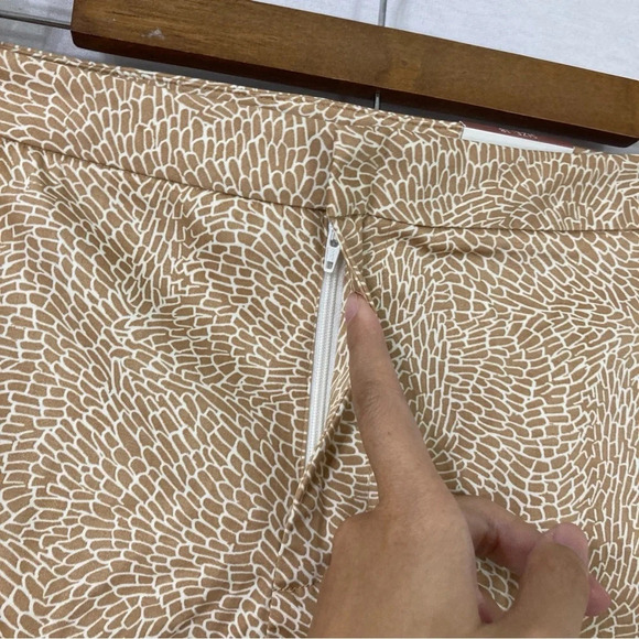 New Coldwater Creek Tan Abstract Print Natural Fit Crop Pants size 18 - Picture 4 of 10
